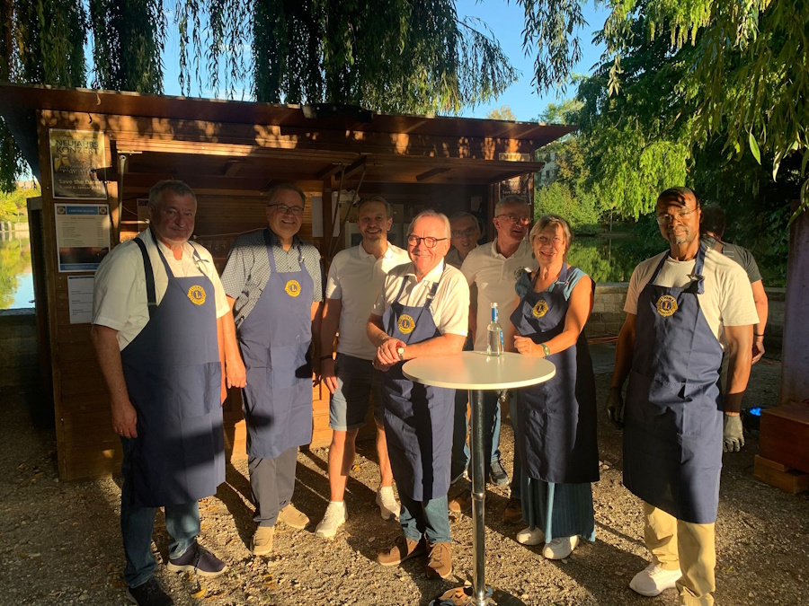 Die Lionsfreunde sind bereit für den Besucheransturm.