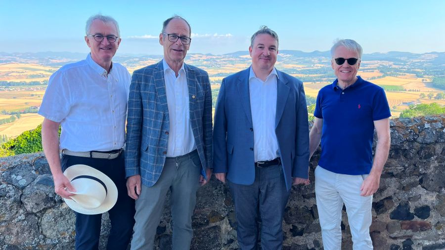 Die Lions-Mitglieder Bernhard Hammerbacher, Lions-Präsident Bernhard Schiffer, Jumelage-Beauftragter Klaus Schmidt sowie Dr. Christian Mickisch waren nach Issoire gereist.