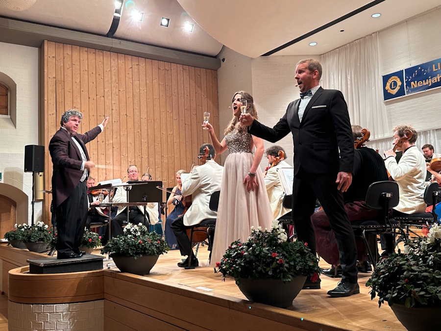 Die Vogtland Philharmonie tritt im Neumarkter Reitstadel auf.