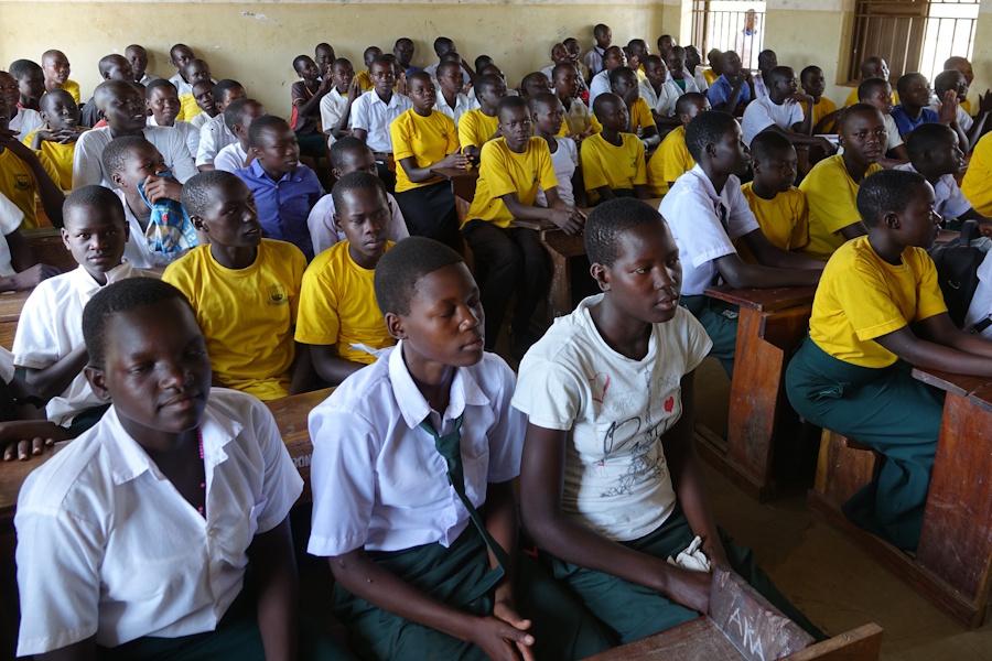 Rund 300 Mädchen und Jungen besuchen die Schule im ugandischen Omiya Anyima.